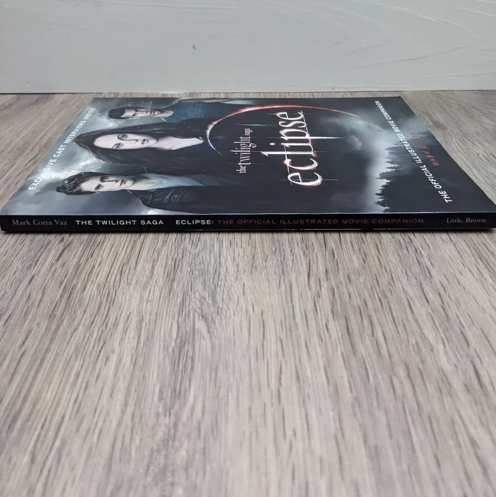 Price⬇️The Twilight Saga: Eclipse Illustrated Movie Companion - Picture 3 of 4
